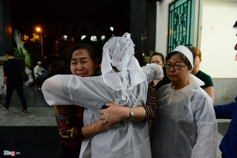 Sao Viet khoc nghen khi den vieng NSUT Quang Ly-Hinh-10